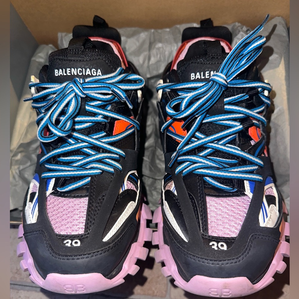 Balenciaga Track sneaker, Dust bag is included.